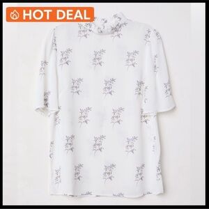 Floral blouse in white size 8